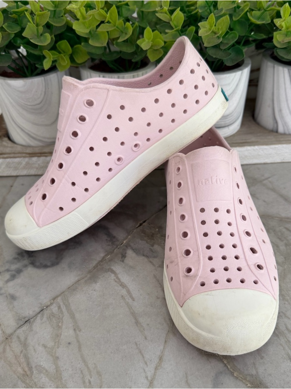Native Jefferson Slip-On Sneakers Pink and White Size-J 1